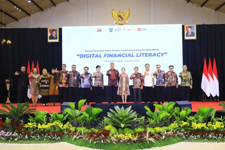 Otoritas Jasa Keuangan (OJK) mendorong pelaku usaha mikro, kecil, dan menengah (UMKM) di daerah untuk melek keuangan digital guna menghadapi maraknya penipuan online