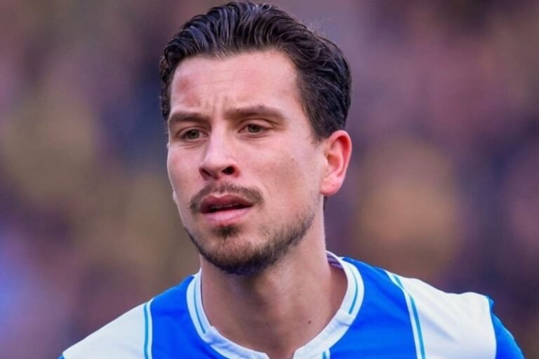 Thom Haye Resmi Berseragam Persib