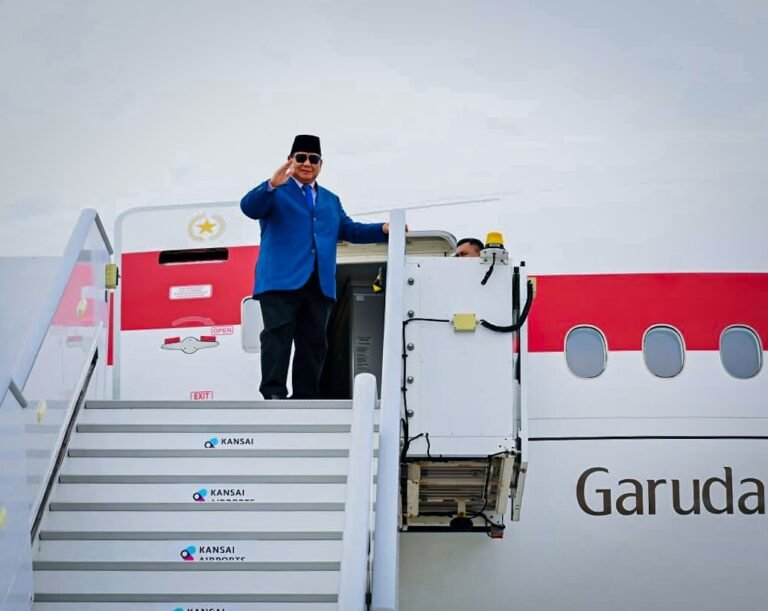 Presiden Republik Indonesia, Prabowo Subianto, bertolak dari Osaka, Jepang menuju New York, Amerika Serikat, pada Sabtu, 20 September 2025. (Foto: BPMI Setpres)