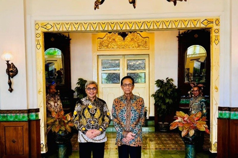 Ketua KPK Setyo Budiyanto bersama Gubernur DIY Sri Sultan Hamengku Buwono X. Foto: Dok. KPK