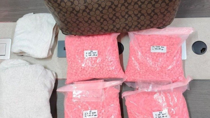 ekstasi yang disita dari kurir yang mengalami kecelakaan di Tol Lampung. Foto: Istimewa