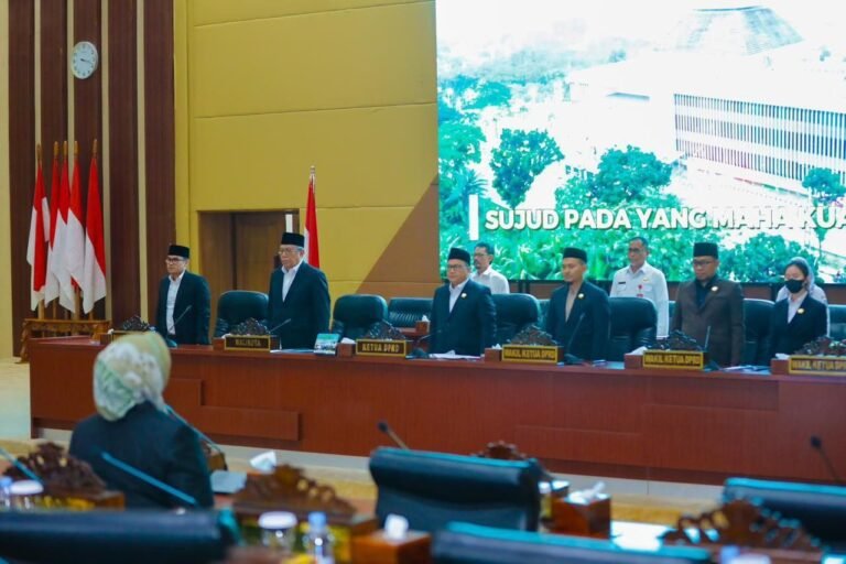 Rapat Paripurna DPRD Tangsel 2025
