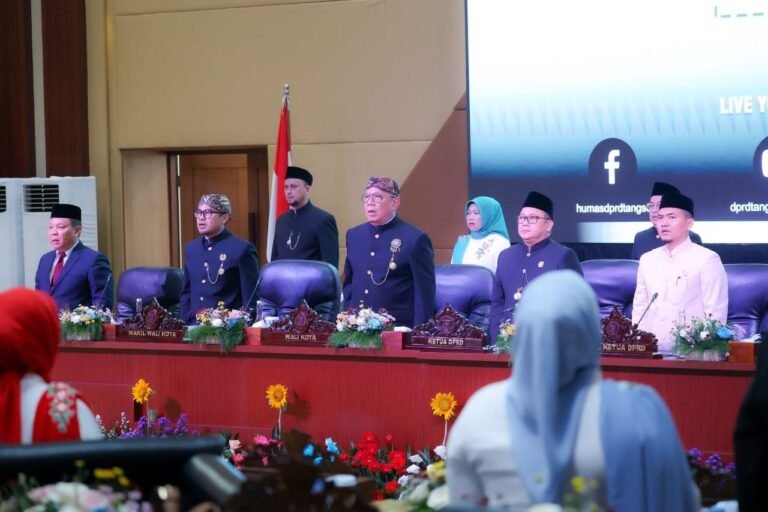Rapat paripurna istimewa di Gedung DPRD Kota Tangsel dalam rangka memperingati Hari Ulang Tahun (HUT) ke-17 pada Rabu (26/11/2025). (Foto: Dok. Humas Tangsel)