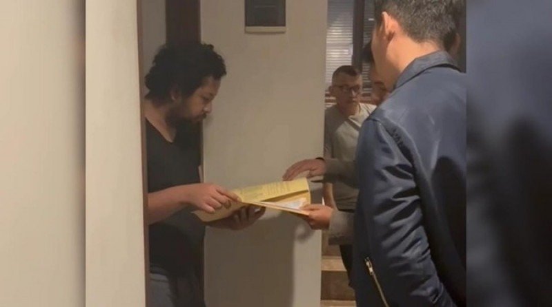 MW, Dirut Terra Drone Indonesia saat ditangkap di apartemennya. Foto: Ist