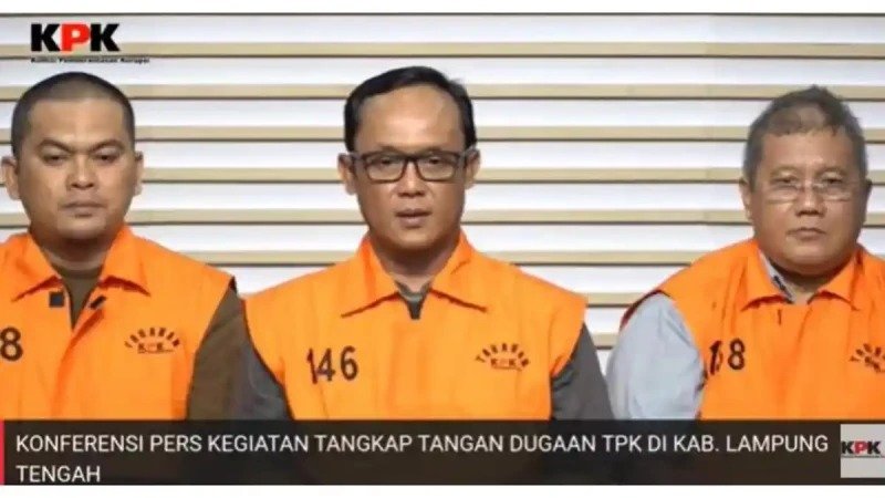 Bupati Lamteng Ardito Wijaya (tengah). Foto: KPK