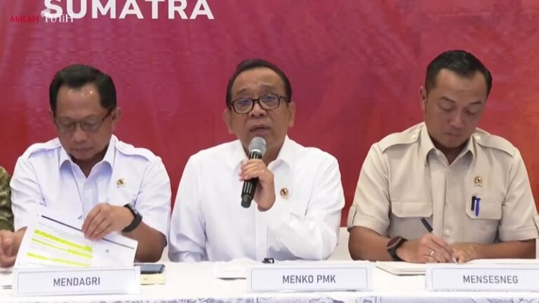 Menko PMK Pratikno menyampaikan perkembangan penanganan bencana di Sumatra. Foto: tangkapan layar YouTube Sekretariat Presiden