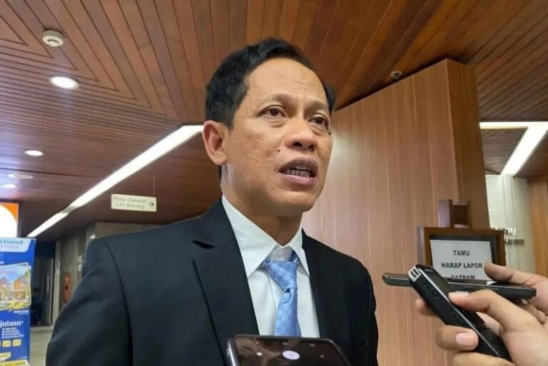 Menteri Lingkungan Hidup Hanif Faisol Nurofiq. Foto: net