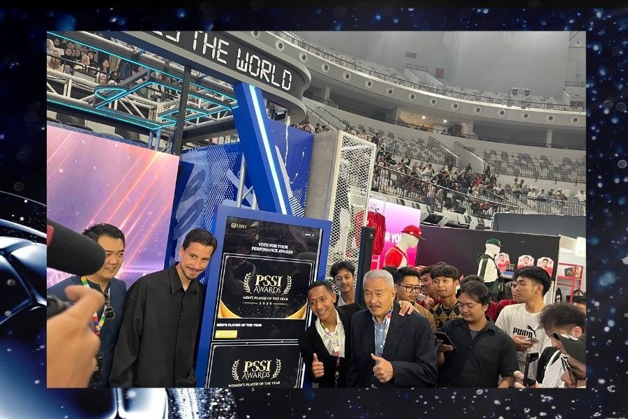 Thom Haye dan Becham Putra menghadiri peluncuran resmi PSSI Award 2025 di Indonesia Sports Summit 2025, Jakarta, Sabtu (6/12/2025). (Foto: Rais Adnan/Grafis: skor.id)
