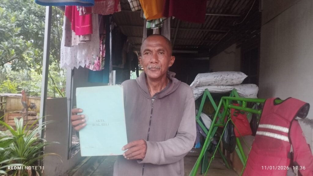 Thamrin (59), warga Kampung Cibarengkok RT 05 RW 03, Desa Pengasinan, Kecamatan Gunung Sindur, Kabupaten Bogor, untuk meningkatkan status kepemilikan tanahnya menjadi Sertifikat Hak Milik (SHM) hingga kini belum menemui titik terang (Foto.Dok. MonitorUpdate.com)