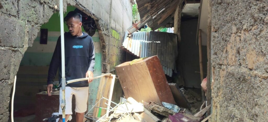 Hujan deras yang mengguyur Kabupaten Bogor pada Rabu (11/2/2026) sore berubah menjadi bencana bagi warga Kampung Carewed, Desa Cijayanti, Kecamatan Babakan Madang