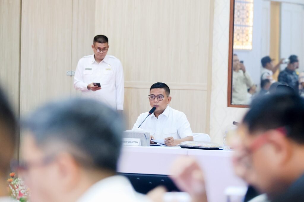Gubernur Banten Andra Soni, memimpin Rapat Koordinasi (Rakor) Persiapan Angkutan Lebaran Tahun 2026 yang berlangsung di Pendopo Gubernur Banten, Senin (16/2/2026).
