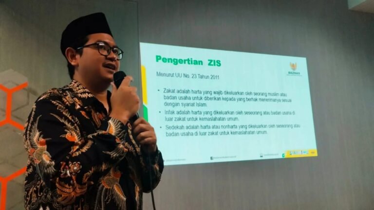 Satria Hibatal Azizy, S.H.I., M.Ec., pimpinan Badan Amil Zakat Nasional (Baznas) Bidang Pengumpulan saat menyampaikan materi dalam forum diskusi Persaudaraan Jurnalis Muslim Indonesia (PJMI) di Jakarta, Jumat (13/2/2026).(Foto: Rana/inilah.com)