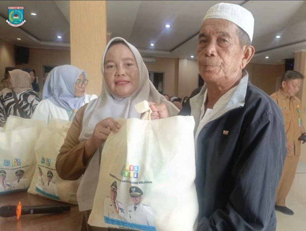 Pemkot Tangsel menyiapkan Bantuan Sosial (BANSOS) daerah bagi 350 warga penerima manfaat yang tersebar di tujuh kecamatan di Kota Tangerang Selatan. Foto: Dok. Kominfo dan Humas Tangsel)