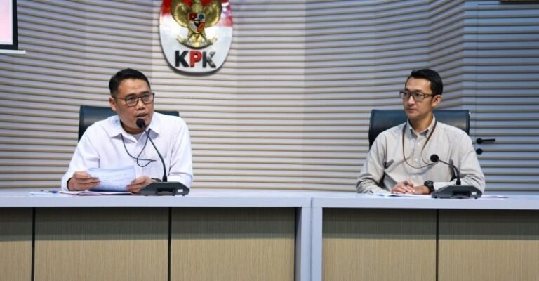 Juru Bicara KPK Budi Prasetyo (kanan). Foto: dok KPK
