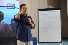Anies Baswedan dalam forum pendidikan bertajuk “Integritas Karakter, Kompetensi, & Teknologi dalam Pendidikan di Indonesia” di Universitas Paramadina Kampus Cipayung, Jakarta Timur, Rabu (6/5/2026). Foto: Istimewa