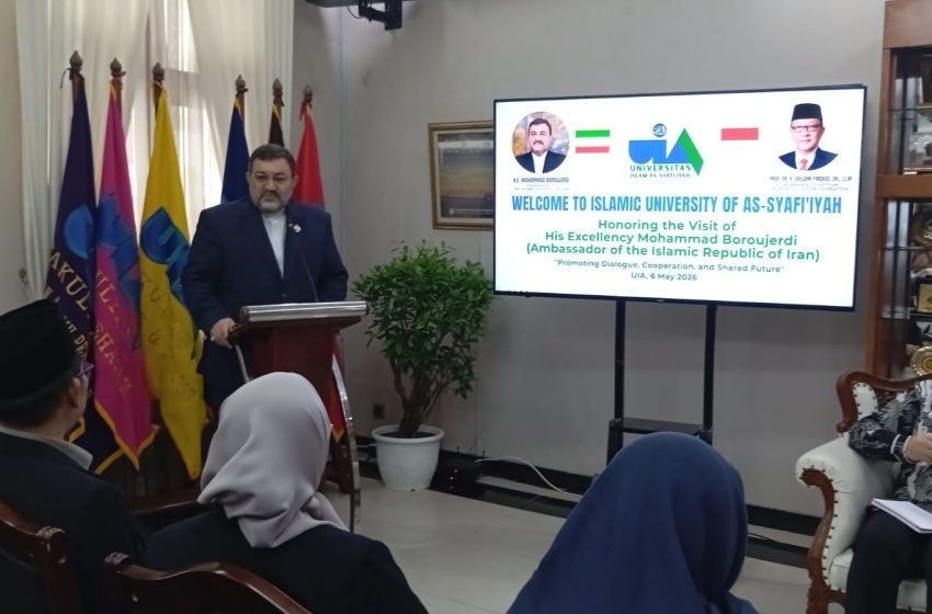 Duta Besar Iran untuk Indonesia, Mohammad Boroujerdi saat menyampaikan kuliah umum internasional yang digelar Lembaga Kajian Islam dan Timur Tengah (LEMKITT) UIA yang mengangkat tema “Dinamika Kontemporer Iran: Mendorong Dialog, Kerja Sama, dan Masa Depan Bersama.” Jakarta, 6 Mei 2026. Foto: Istimewa