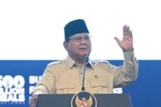 Presiden Prabowo Subianto memberikan arahan kepada ribuan peserta rapat konsolidasi Program Makan Bergizi Gratis (MBG) di SICC. Foto: Kris-Biro Pers Sekretariat Presiden