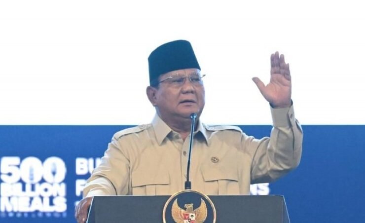 Presiden Prabowo Subianto memberikan arahan kepada ribuan peserta rapat konsolidasi Program Makan Bergizi Gratis (MBG) di SICC. Foto: Kris-Biro Pers Sekretariat Presiden