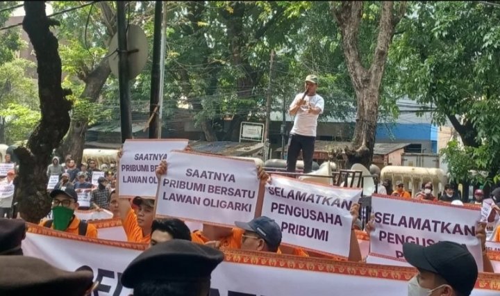 “Pribumi Bersatu” Gelar Aksi di PN Jakpus, Desak Eksekusi Hotel Sultan Dibatalkan. Foto Beritamoneter.