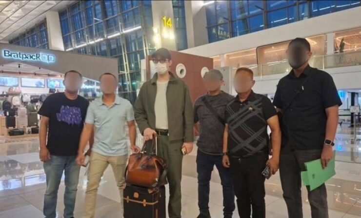 Kejagung menangkap Richard Arief Muljadi terdakwa kasus penipuan bisnis batu bara di Bandara Soekarno-Hatta. (Foto: Dok. Kejagung)