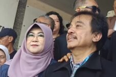 Roy Suryo dan Tifauzia Tyassuma. Foto net
