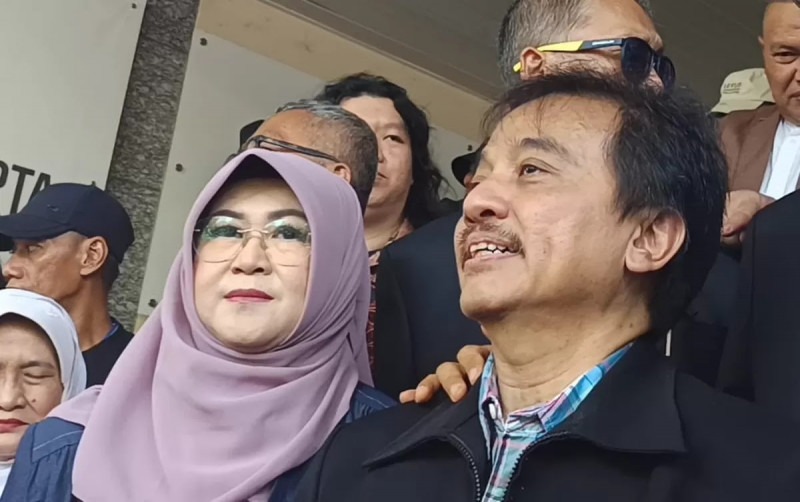 Roy Suryo dan Tifauzia Tyassuma. Foto net