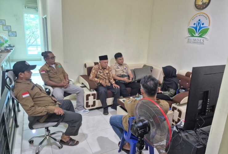 BUMDes Maju Bersama Desa Pengasinan Kecamatan Gunung Sindur menerima kunjungan mahasiswi Fakultas Ilmu Sosial dan Ilmu Politik (FISIP) Program Studi Administrasi Publik Unpad, Siti Rahmah, yang melakukan penelitian lapangan, Kamis (2/7/2026). (Foto: Dok. Desa Pengasinan).