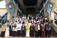 Bupati Bogor Rudy Susmanto bersama Wakil Menteri Agama Republik Indonesia menghadiri kegiatan Nikah Massal dan Silaturahmi Amil se-Kabupaten Bogor yang digelar di Masjid Baitul Faizin, Cibinong, Sabtu (18/7/2026)