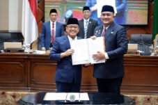 Pemkab Bogor secara resmi menyepakati Raperda tentang Pertanggungjawaban Pelaksanaan APBD Tahun Anggaran 2025 dalam Rapat Paripurna yang digelar di Ruang Rapat Paripurna DPRD, Jumat (17/7/2026) (Foto. Dok. Diskominfo)