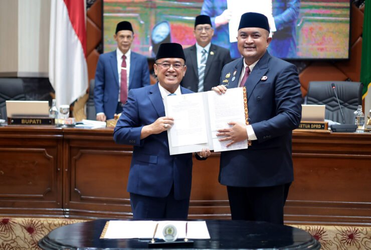 Pemkab Bogor secara resmi menyepakati Raperda tentang Pertanggungjawaban Pelaksanaan APBD Tahun Anggaran 2025 dalam Rapat Paripurna yang digelar di Ruang Rapat Paripurna DPRD, Jumat (17/7/2026) (Foto. Dok. Diskominfo)