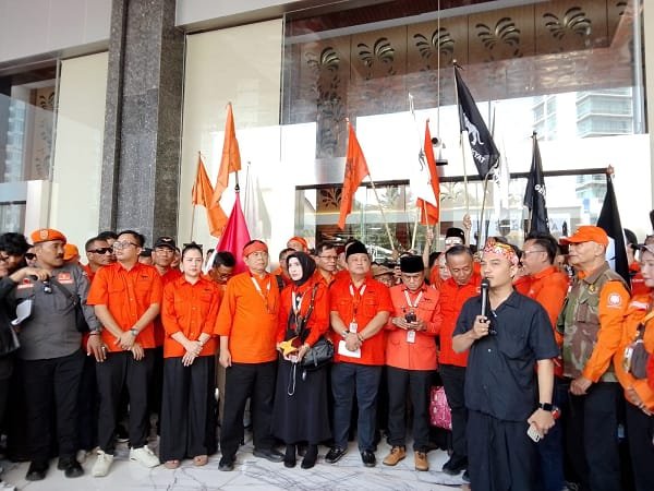 Keterangan Gambar : Partai Gerakan Rakyat resmi mendaftarkan diri ke Kementerian Hukum RI pada Kamis, 23 Juli 2026, sebagai tahapan memperoleh status badan hukum sekaligus mempersiapkan diri menghadapi Pemilu 2029. (sumber foto : ratman/pp/pjmi)