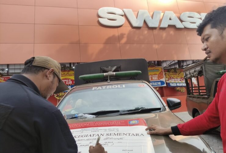 Penyegelan Bangunan Swash Padel Club di Jalan BSD Grand Boulevard, Kelurahan Cilenggang, Kecamatan Serpong beberapa waktu lalu. (Foto: Ist)