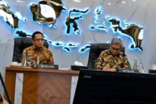 Mendagri Tito Karnavian dan Ketua KPK Setyo Budiyanto dalam konferensi pers di kantor Kemendagri