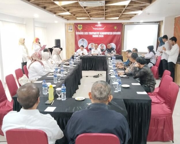 Sidang Ke-1 LKS Tripartit Daerah Kabupaten Bogor yang diselenggarakan oleh Bidang Hubungan Industrial dan Syarat Kerja pada Dinas Tenaga Kerja Kabupaten Bogor di Bell’s Place Hotel – Babakan Madang, Rabu-Kamis (22-23/07/2026). Foto: Istimewa