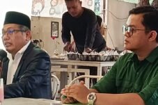 Ketua Yayasan Syarif Hidayatullah Jakarta, A Ilham Aufa saat konferensi pers di Pamulang, Jumat (28/8/2026). (Foto: Dok. MonitorUpdate.com)