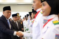 Sebanyak 50 anggota Pasukan Pengibar Bendera Pusaka (Paskibraka) Kota Tangerang Selatan Tahun 2026 resmi dikukuhkan oleh Wali Kota Tangsel Benyamin Davnie, Sabtu (15/08/2026)