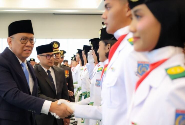 Sebanyak 50 anggota Pasukan Pengibar Bendera Pusaka (Paskibraka) Kota Tangerang Selatan Tahun 2026 resmi dikukuhkan oleh Wali Kota Tangsel Benyamin Davnie, Sabtu (15/08/2026)