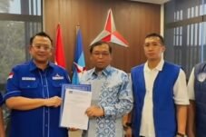 Anton Sukartono Suratto resmi mendapat surat keputusan (SK) penetapan sebagai ketua DPD Partai Demokrat Jabar periode 2026-2031. (Foto: Istimewa)