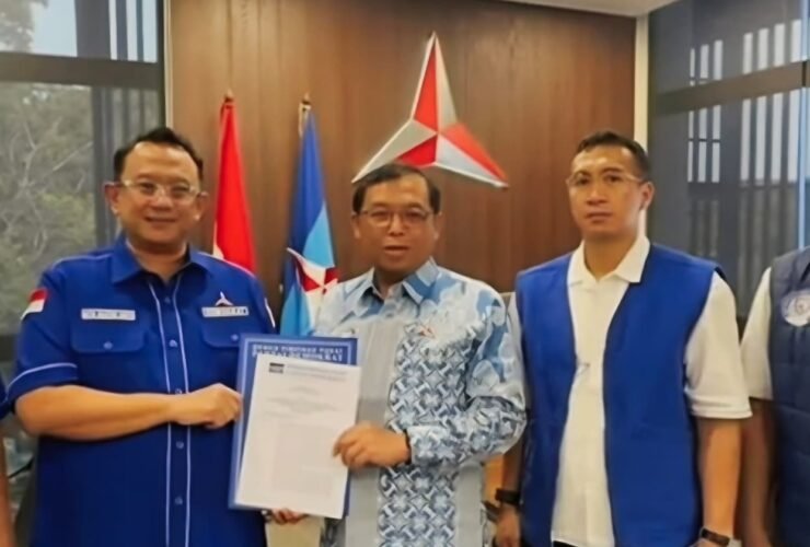 Anton Sukartono Suratto resmi mendapat surat keputusan (SK) penetapan sebagai ketua DPD Partai Demokrat Jabar periode 2026-2031. (Foto: Istimewa)