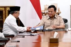 Presiden Prabowo Subianto menerima kunjungan Mendikdasmen Abdul Mu'ti di Istana Negara. (Foto: Cahyo/Biro Pers Sekretariat Presiden)