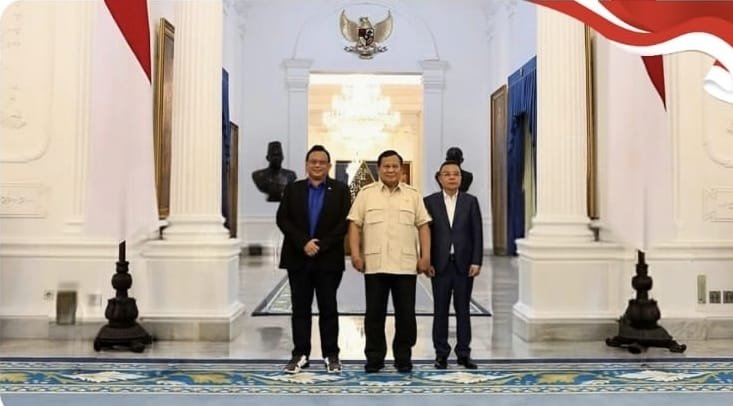 Wakil Ketua Komisi I DPR RI dari Fraksi Partai Demokrat, Anton Sukartono Suratto dan Wakil Ketua DPR RI, Sufmi Dasco Ahmad bersama Presiden RI Prabowo Subianto. (Foto: Istimewa)