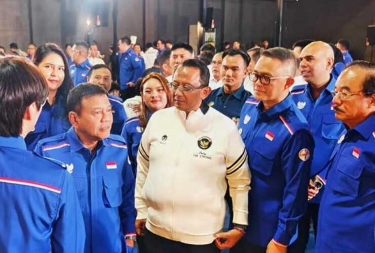 Wakil Ketua Komisi I DPR RI, H. Anton Sukartono Suratto, M.Si., resmi dilantik sebagai Dewan Pembina PB ESI Masa Bakti 2026–2030, di Hallf Patiunus, Kebayoran Baru, Jakarta Selatan, pada Kamis (15/10/2026). (Foto: Istimewa)