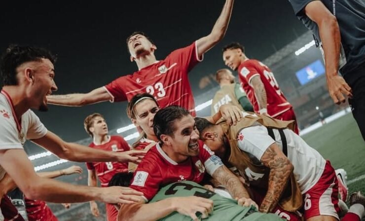 Para pemain Timnas Indonesia merayakan gol ke gawang Bangladesh. Foto: Instagram @justinhubner5