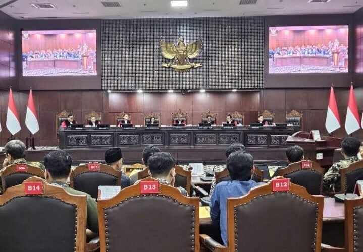 Sembilan hakim MK saat membacakan putusan perkara Nomor 01/PHPU.PRES-XXIV/2026, Selasa (6/10/2026). Foto: Ist.